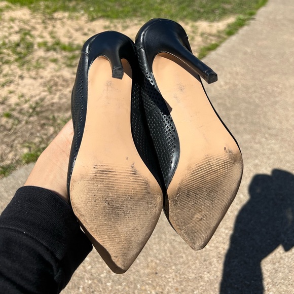 Steve Madden | “Pagen” Perforated Stilleto Pump | Size 8M - Picture 9 of 10